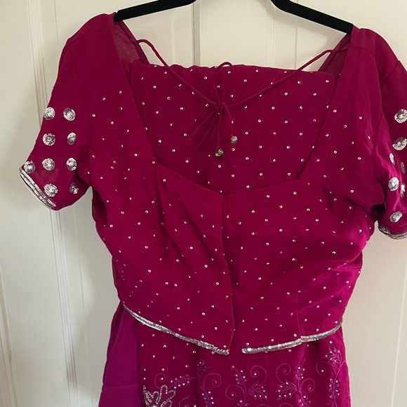 Beautiful Saree! - Picture 2 of 11